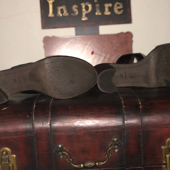 Donald Pliner Sandals!! - Picture 2 of 5